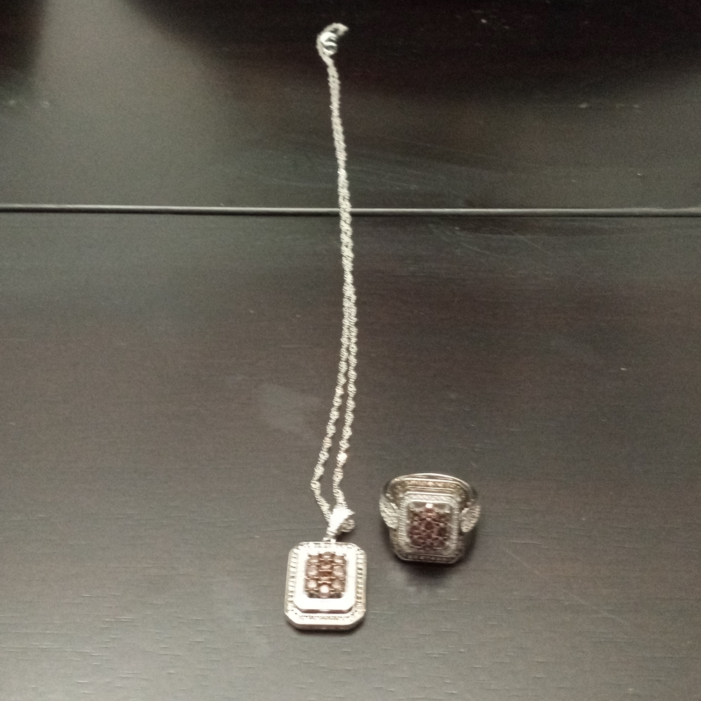 Simulant chocolate and white diamonds
